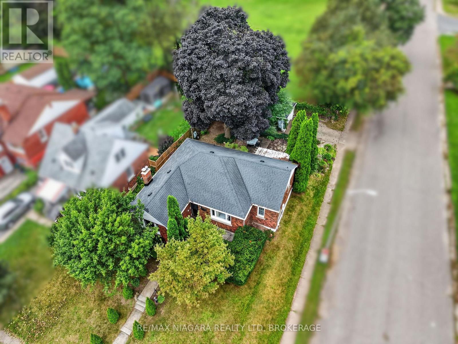 MLS® listing #30158447 for sale located at 5735 HANAN AVENUE