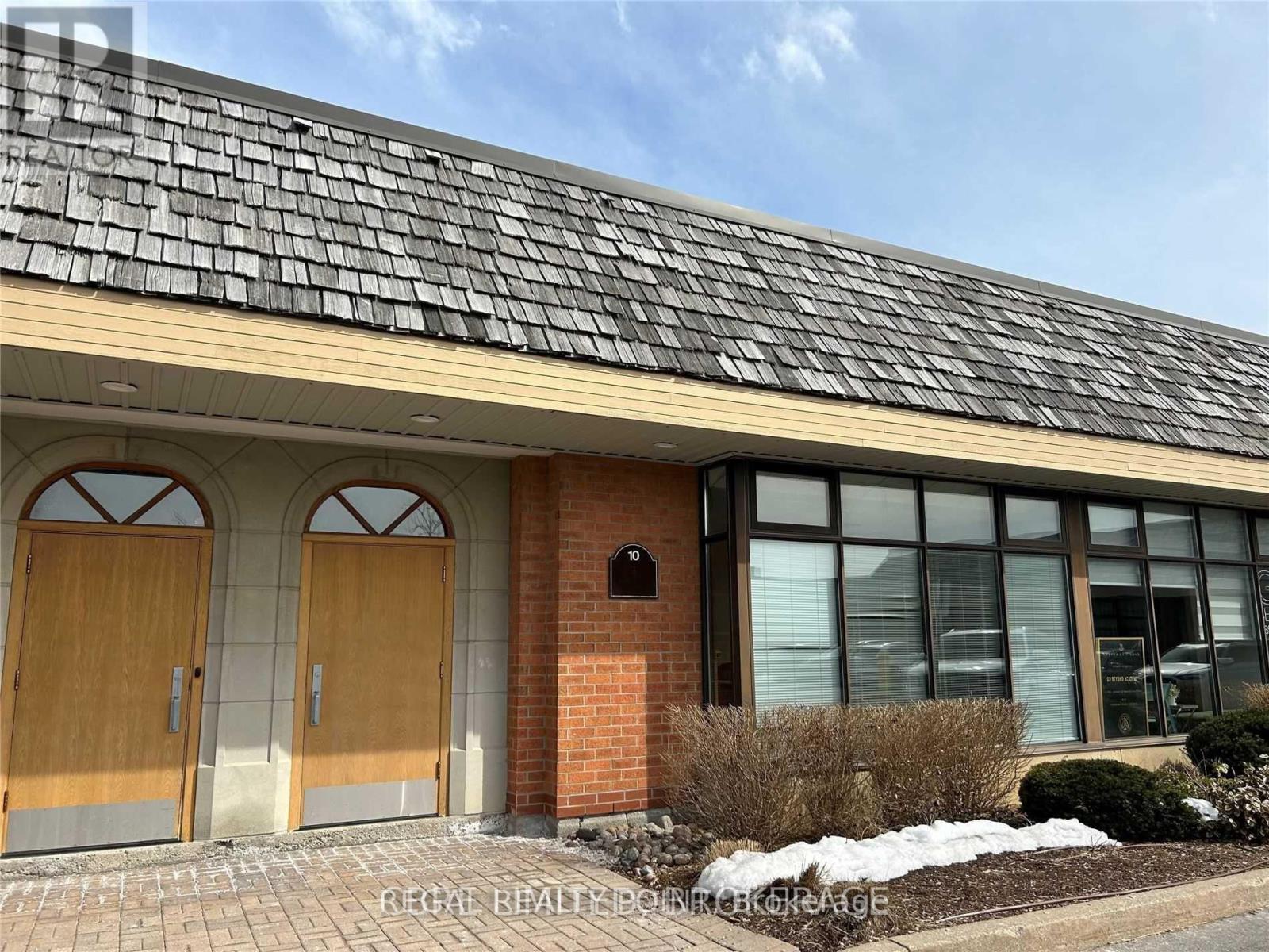 MLS® listing #30159983 for sale located at 10 - 35 WEST PEARCE STREET