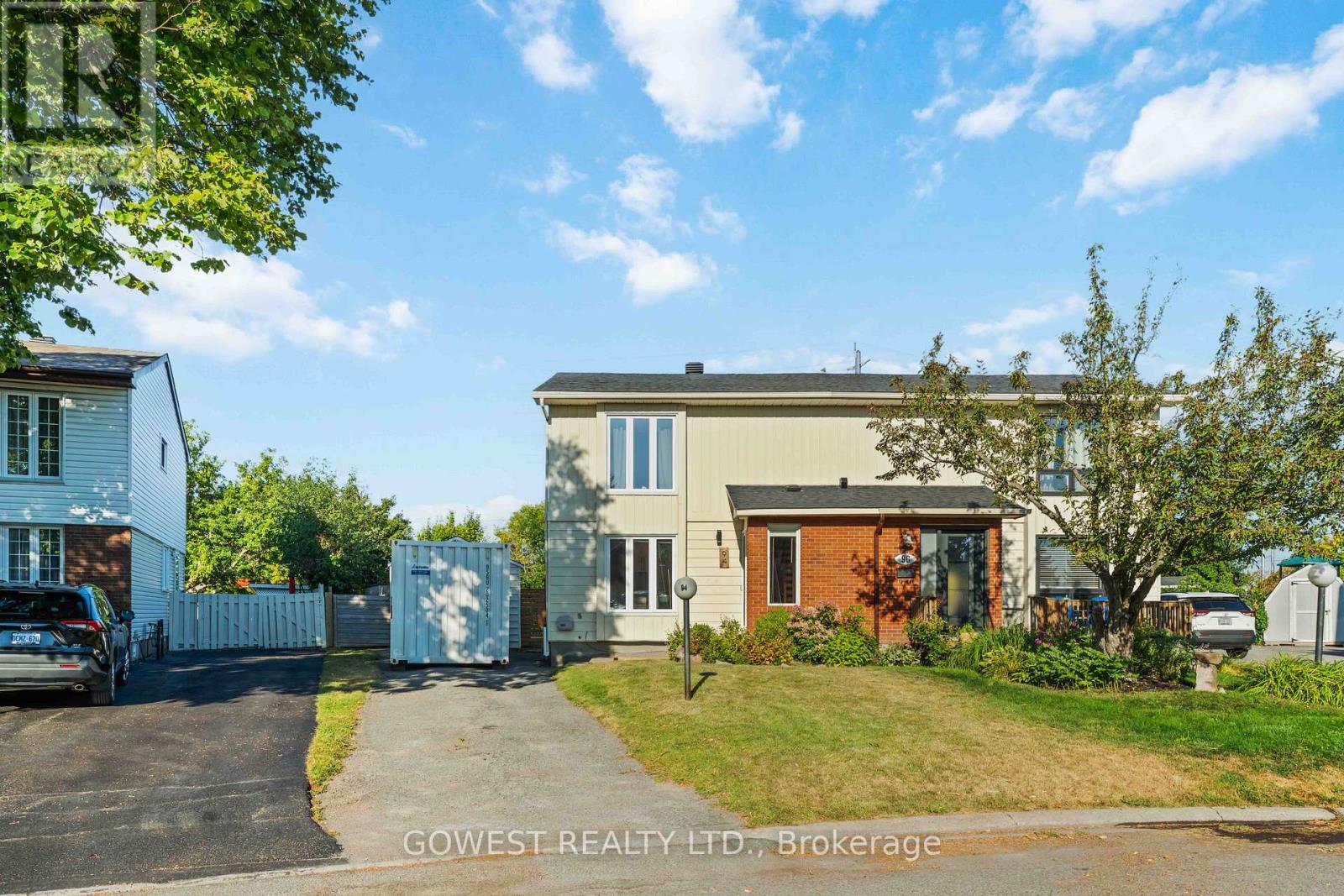 MLS® listing #30160017 for sale located at 94 FIELDGATE DRIVE