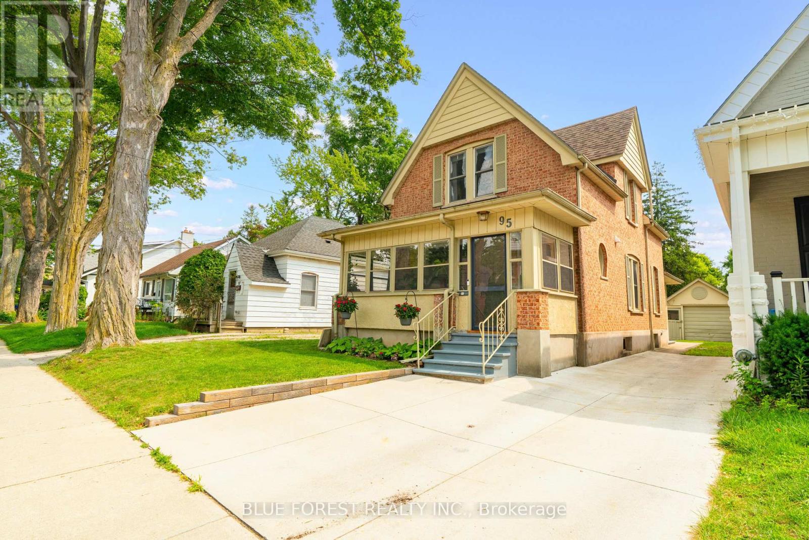 MLS® listing #30160090 for sale located at 95 TECUMSEH AVENUE E