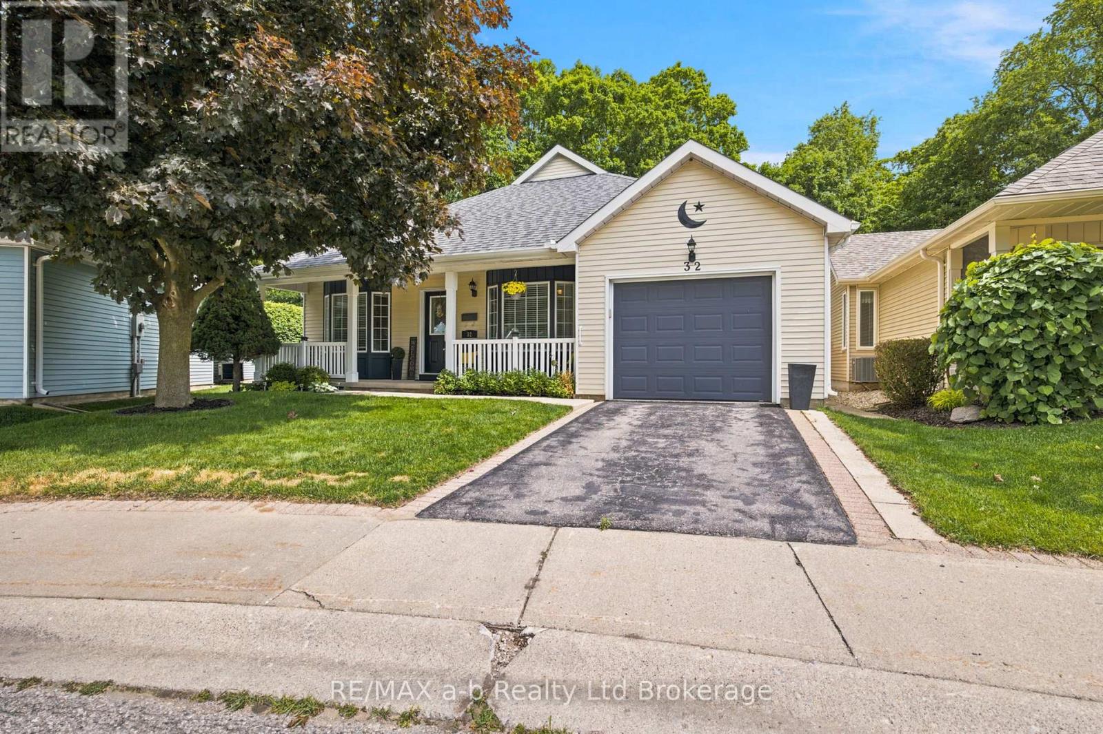 MLS® listing #30160098 for sale located at 32 WILKINS CRESCENT