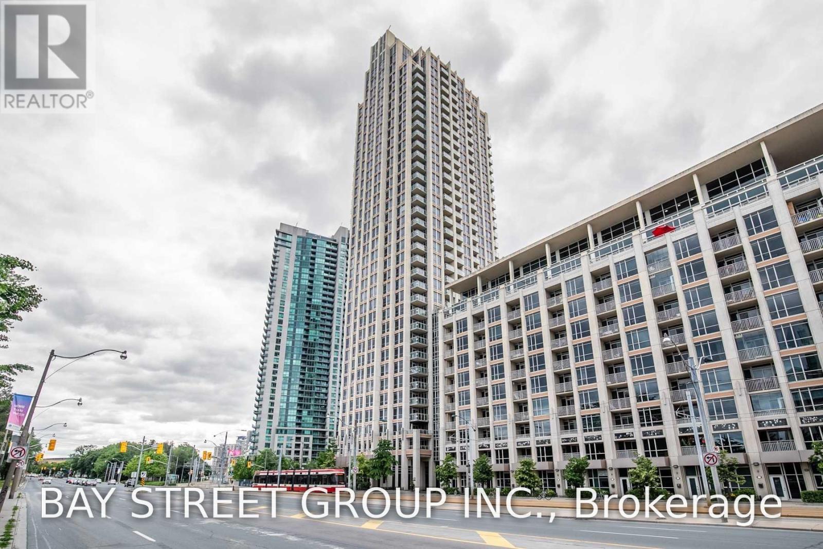 MLS® listing #30160396 for sale located at 1801 - 628 FLEET STREET