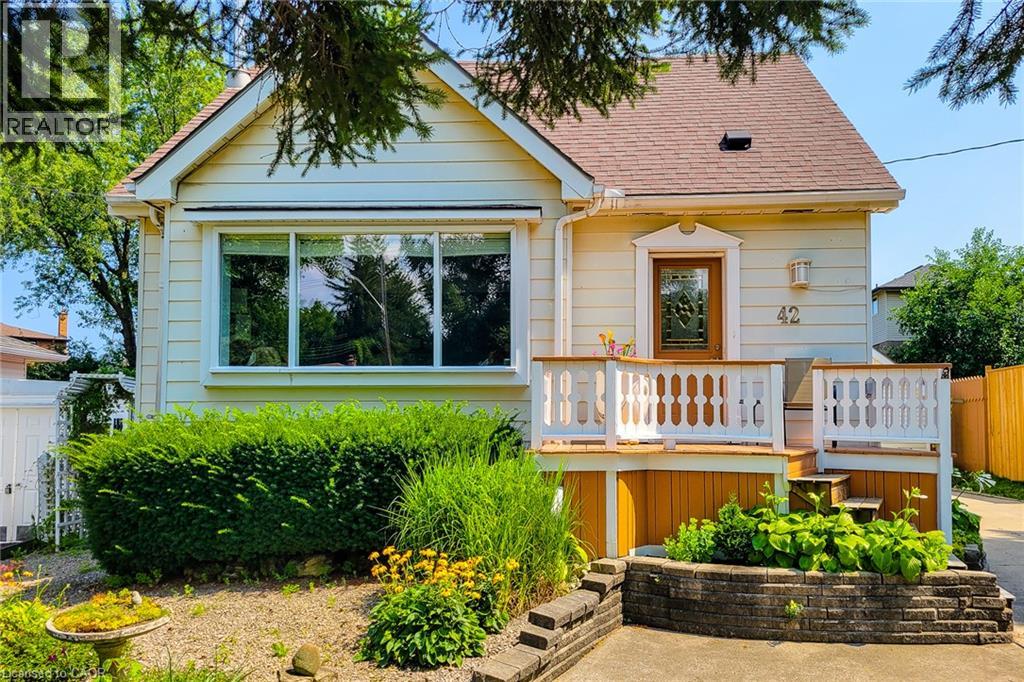 MLS® listing #30161373 for sale located at 42 LAKE Avenue N