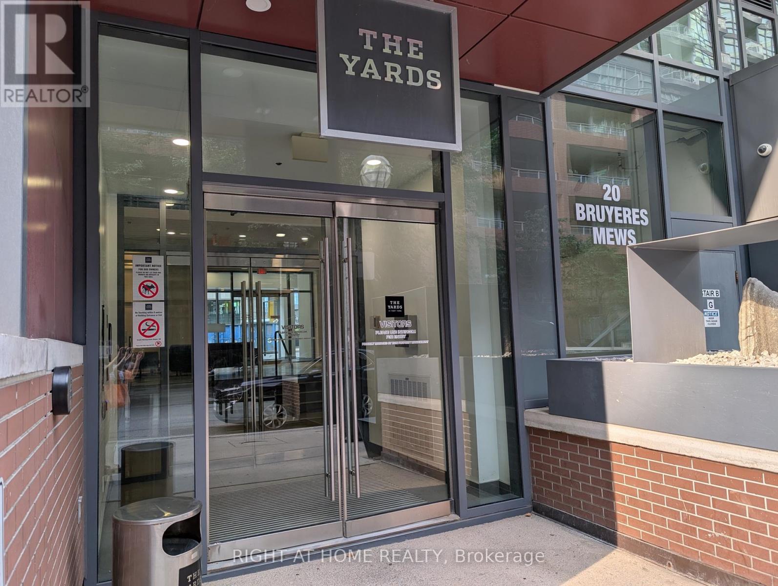 MLS® listing #30161389 for sale located at 1109 - 20 BRUYERES MEWS