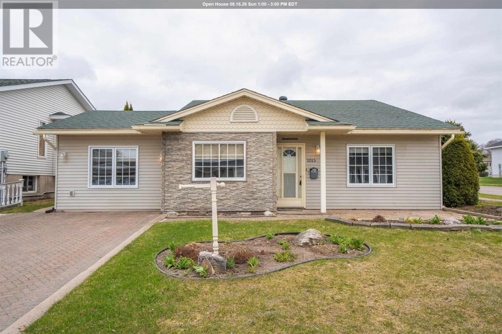 MLS® listing #30161488 for sale located at 1015 Lake ST