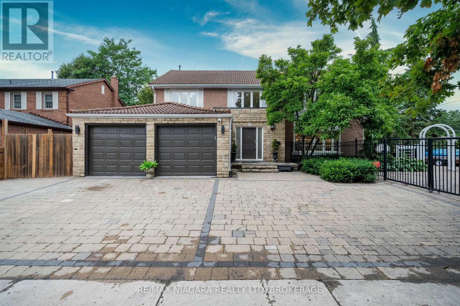 MLS® listing #30161546 for sale located at 2 AITKEN CIRCLE