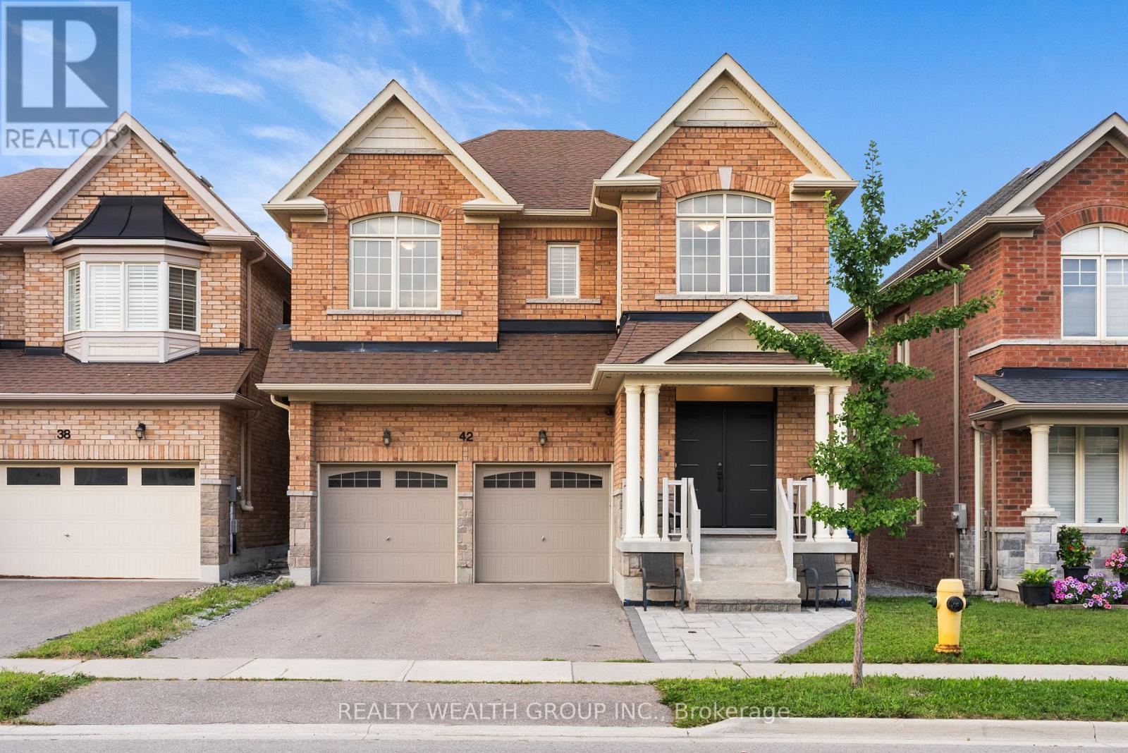 MLS® listing #30162327 for sale located at 42 MONDIAL CRESCENT