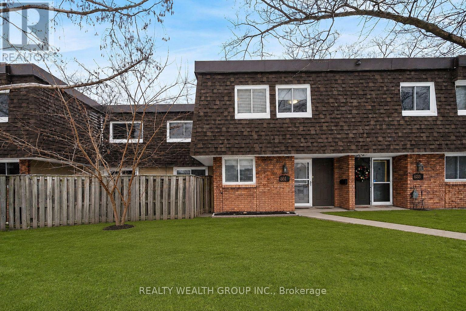 MLS® listing #30162332 for sale located at 39 - 521 TIMBER LANE