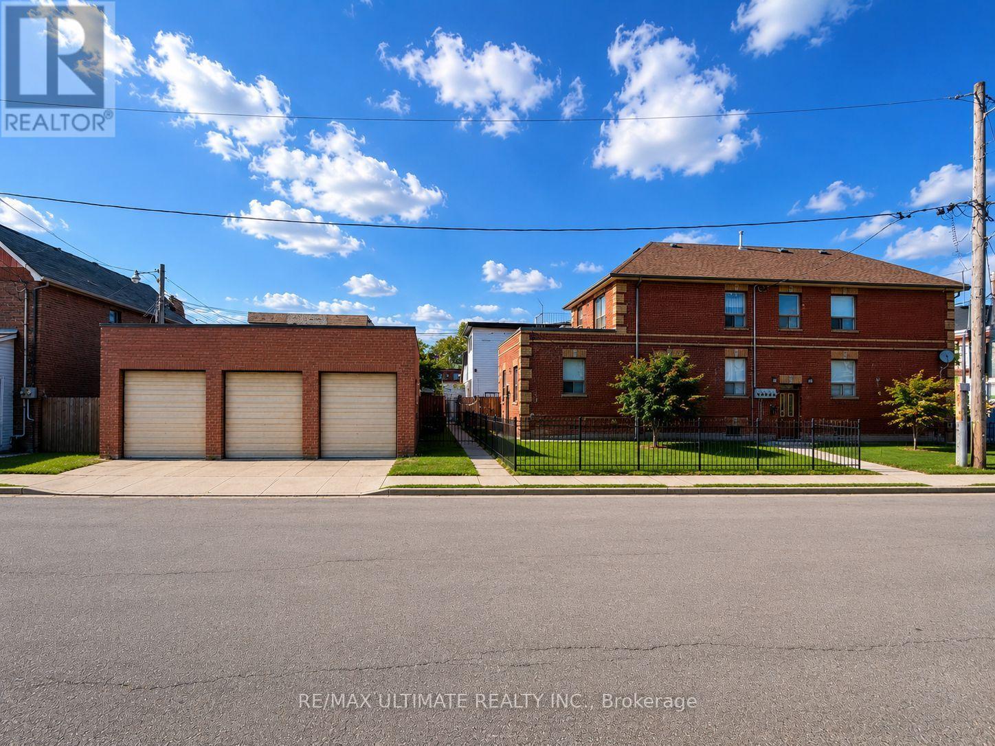 MLS® listing #30163381 for sale located at 1440 DUFFERIN STREET