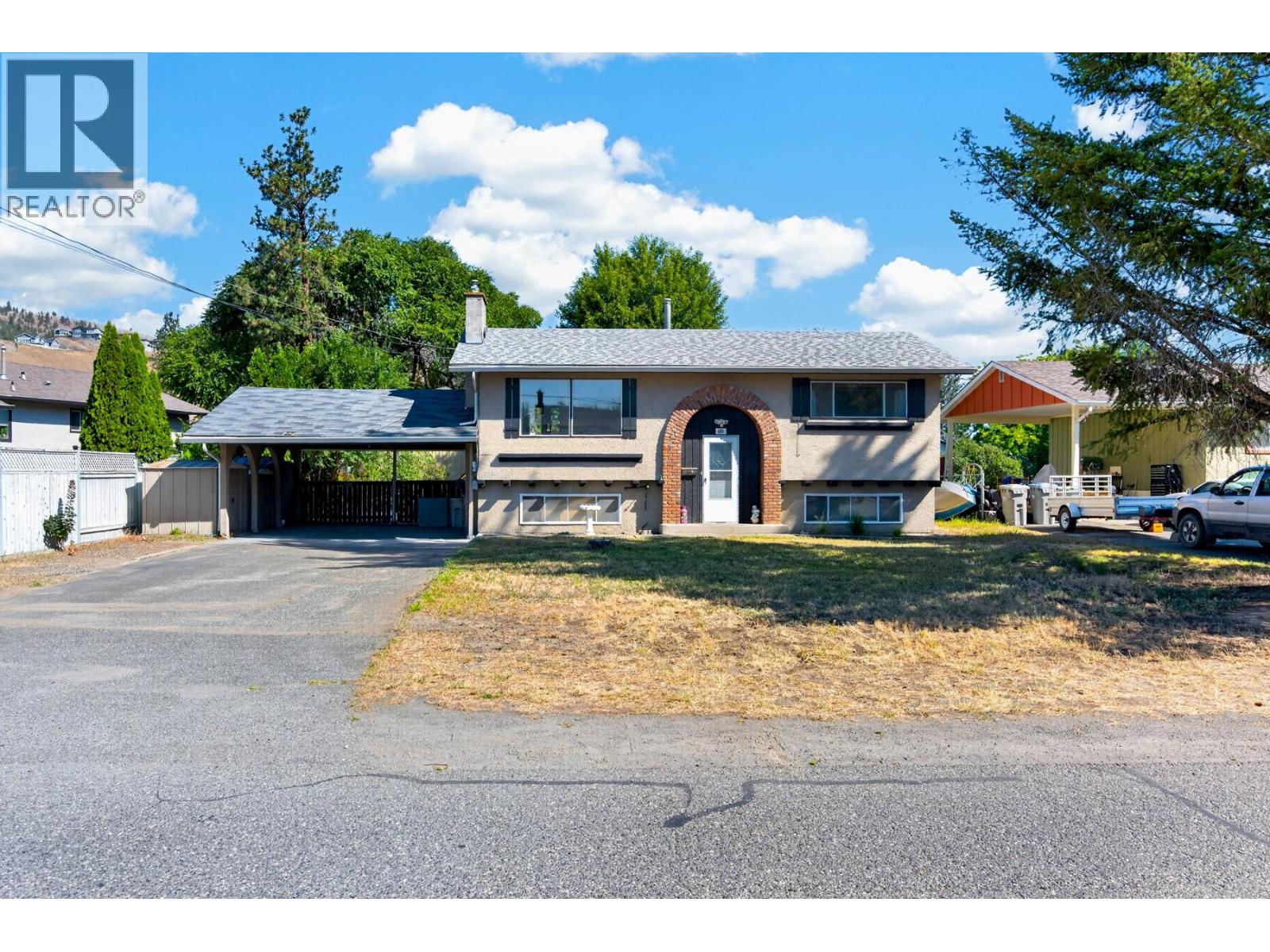 MLS® listing #30165582 for sale located at 686 Sicamore Drive