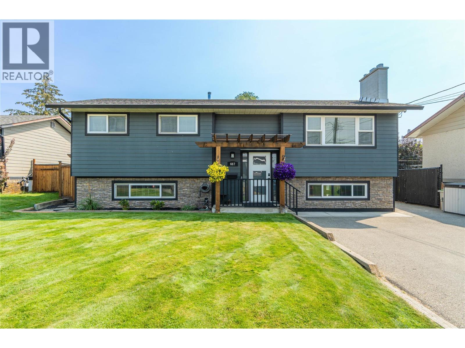 MLS® listing #30165635 for sale located at 667 Cambridge Crescent