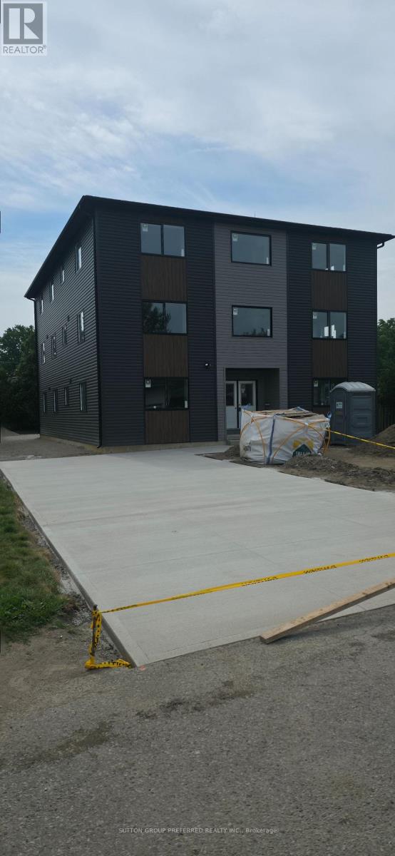 MLS® listing #30167448 for sale located at 3 - 118 SCOTT STREET