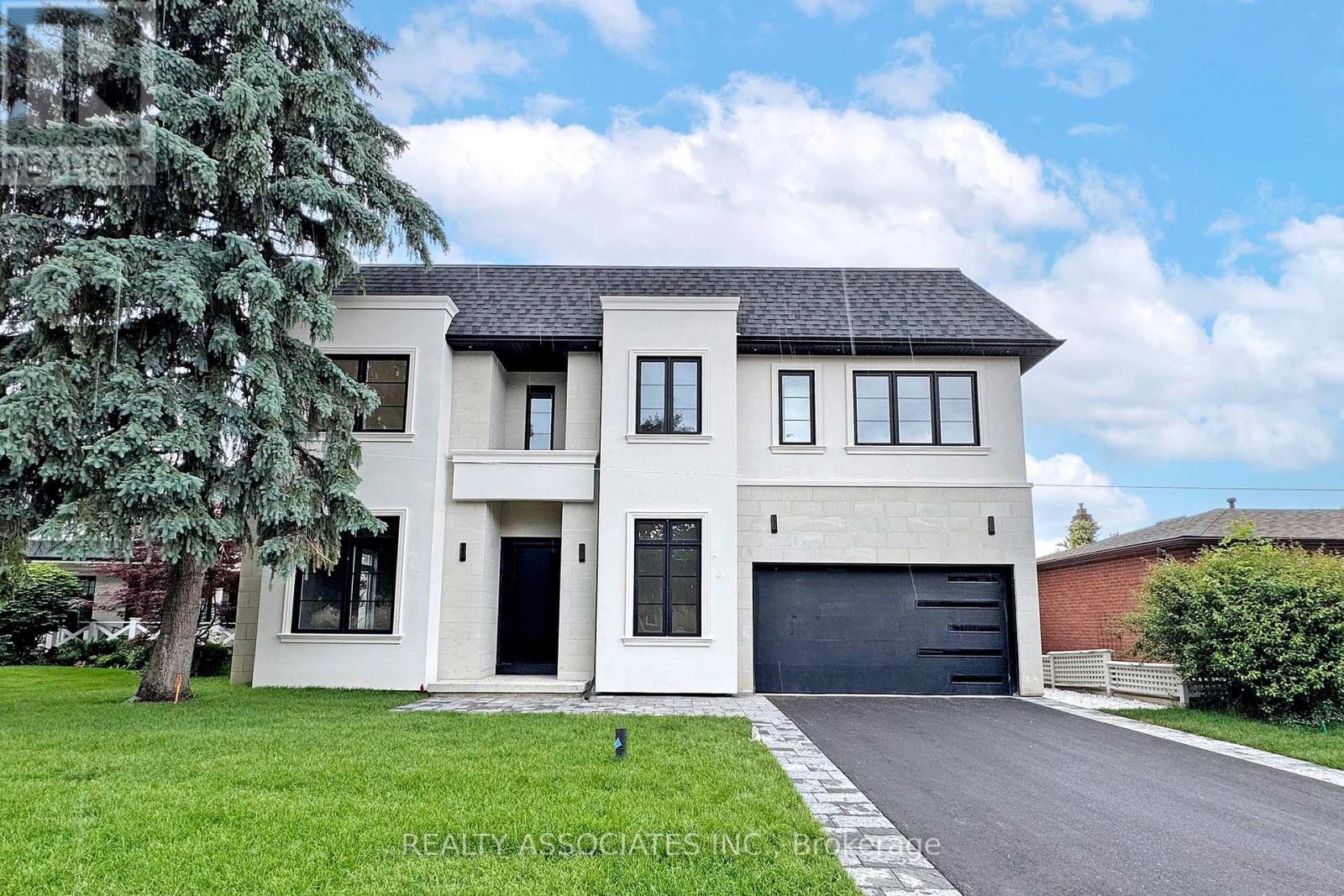 MLS® listing #30167594 for sale located at 32 COSSAR AVENUE