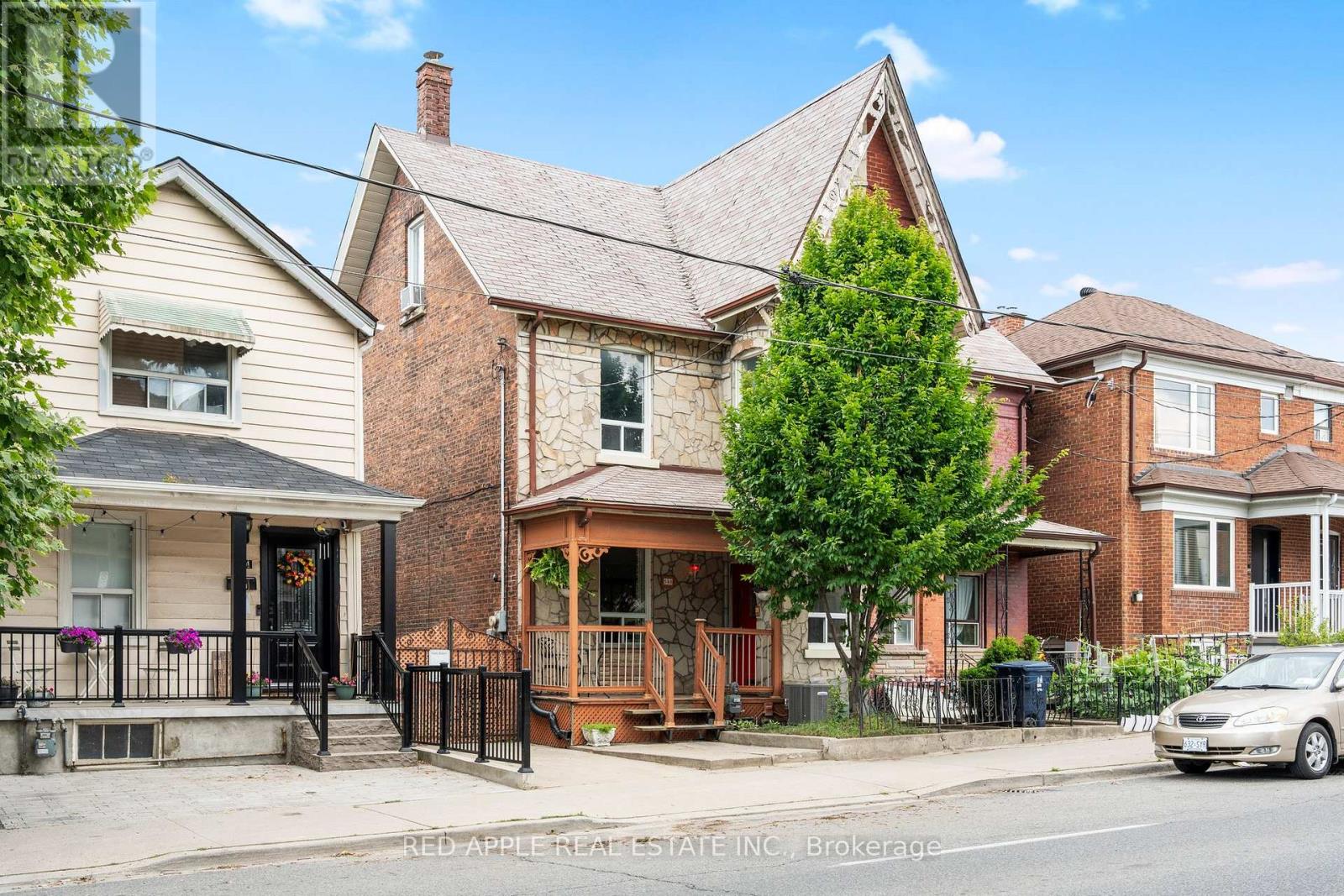 MLS® listing #30170236 for sale located at 546 DUFFERIN STREET