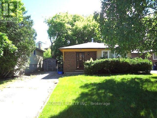 MLS® listing #30170643 for sale located at 28 HARCOURT CRESCENT