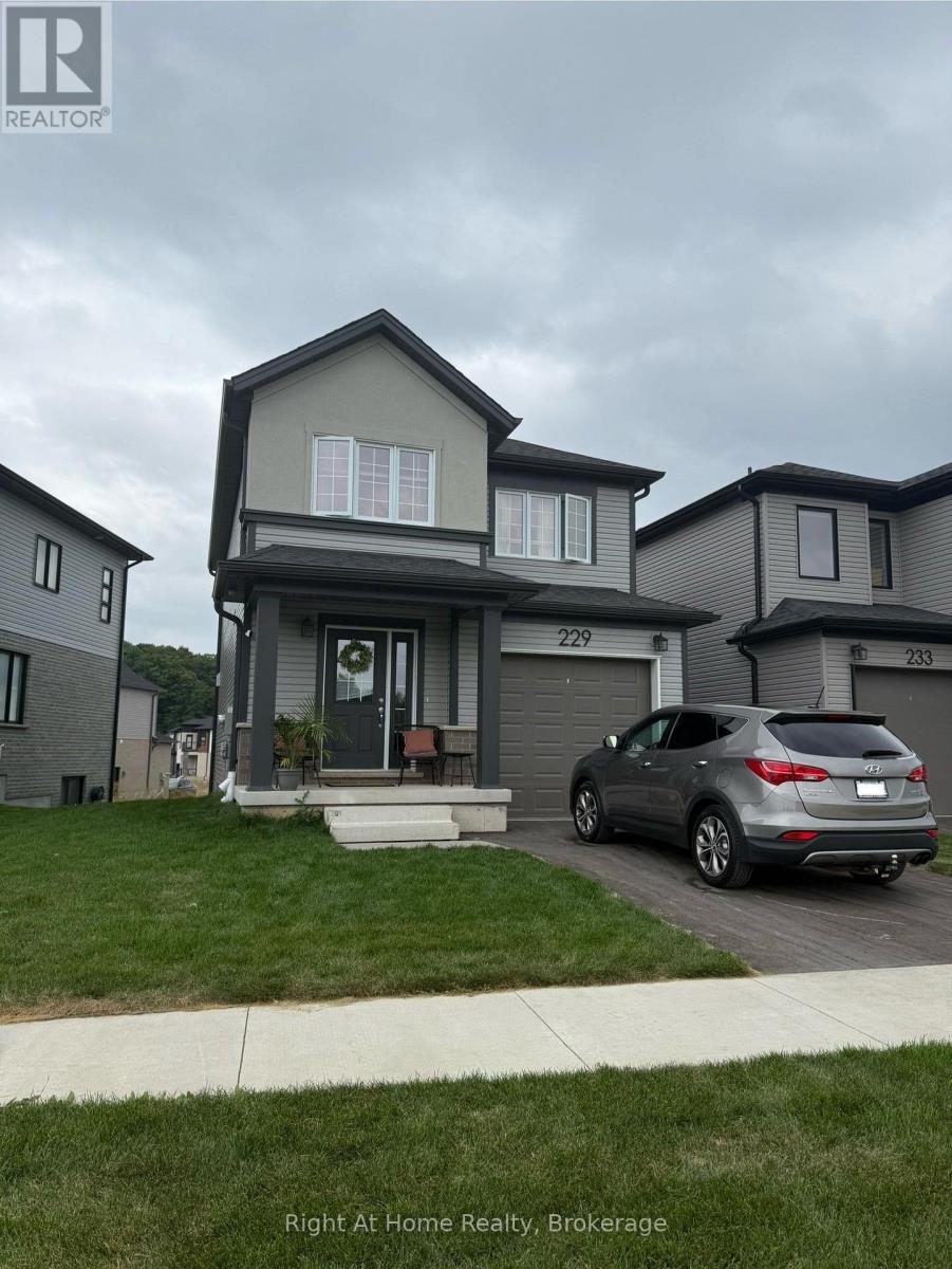 MLS® listing #30171552 for sale located at UPPER - 217 BENNINGER DRIVE