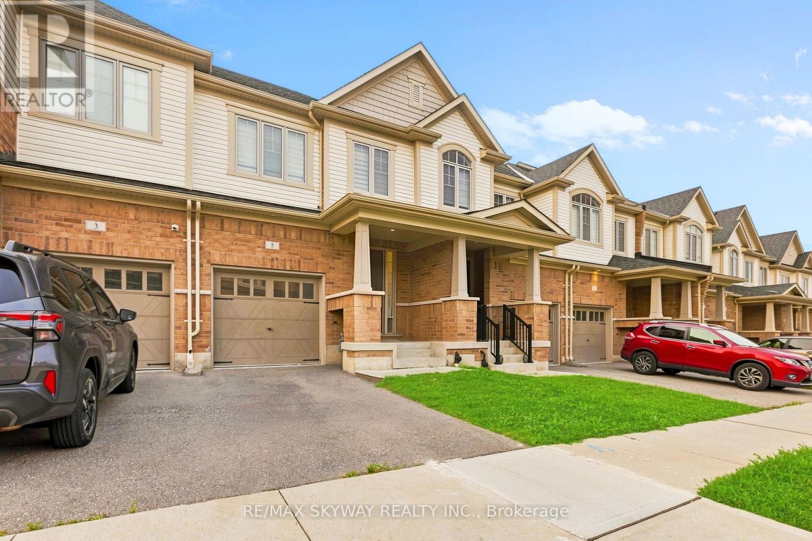 MLS® listing #30171931 for sale located at 5 GLORIA STREET N