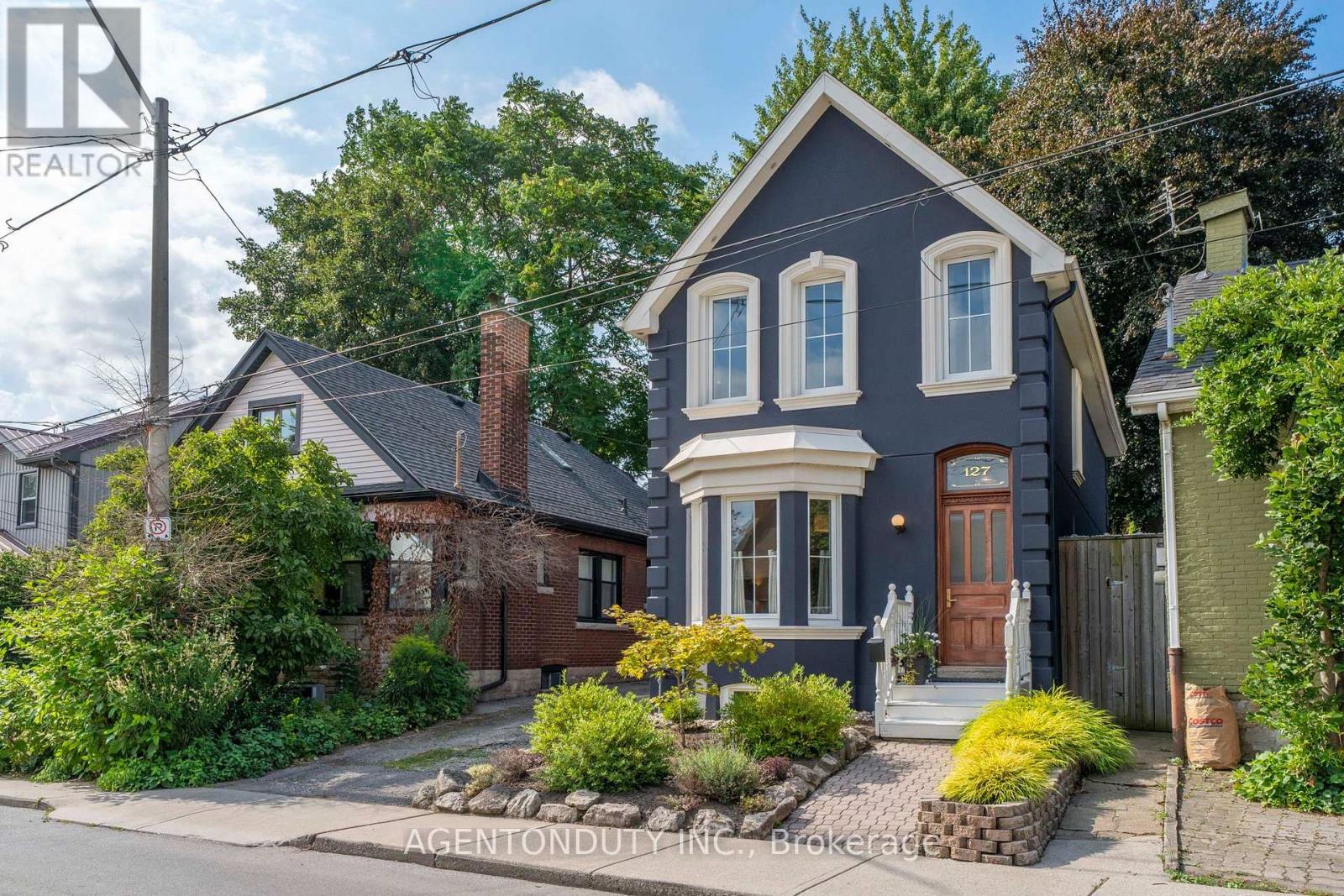 MLS® listing #30172396 for sale located at 127 PETER STREET