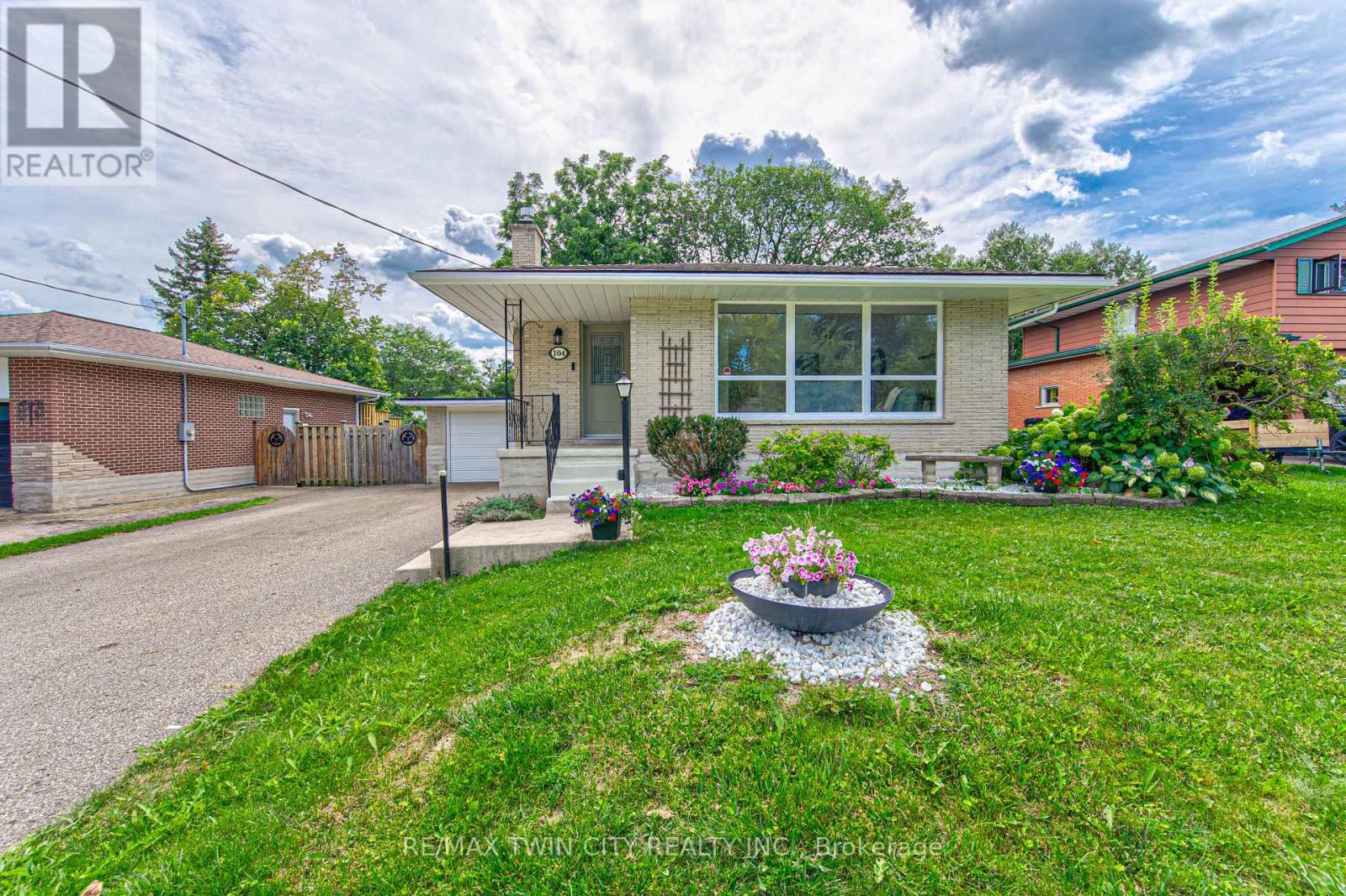 MLS® listing #30173987 for sale located at 104 SPRINGBANK CRESCENT