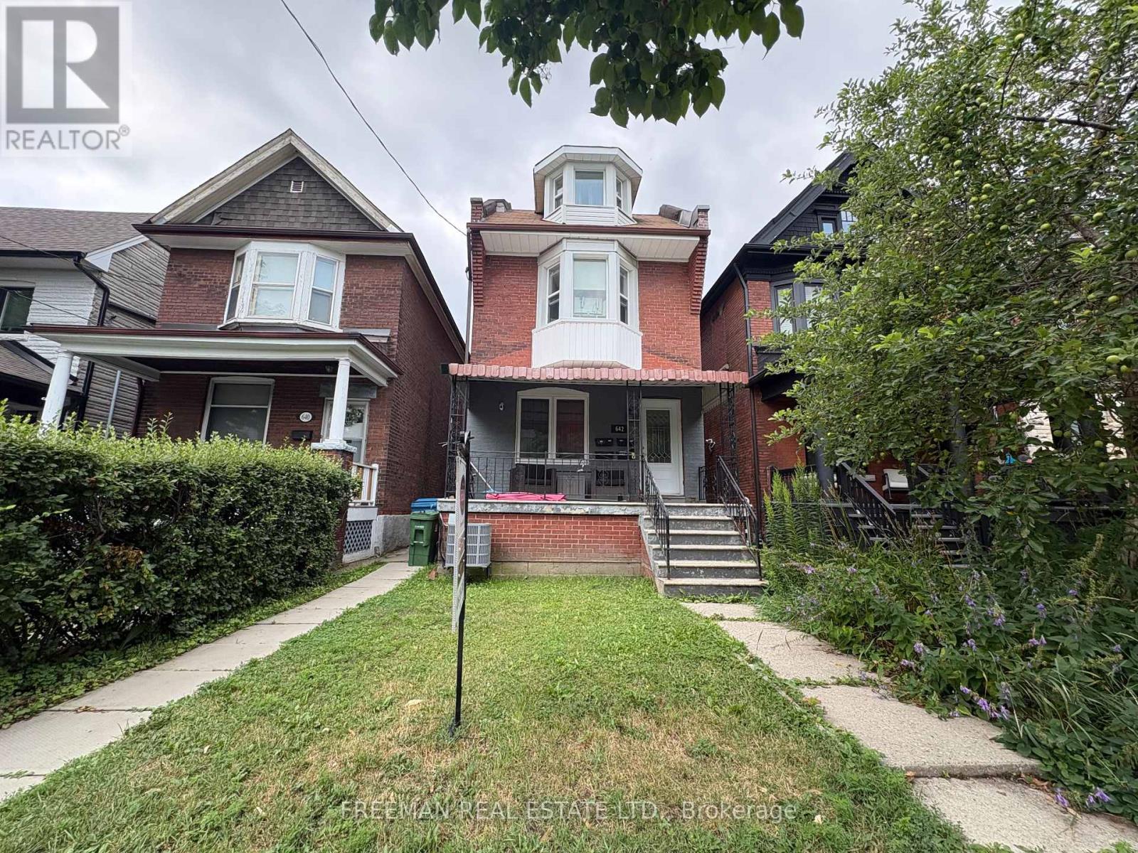 MLS® listing #30176528 for sale located at LOWER LVL STUDIO - 642 GLADSTONE AVENUE