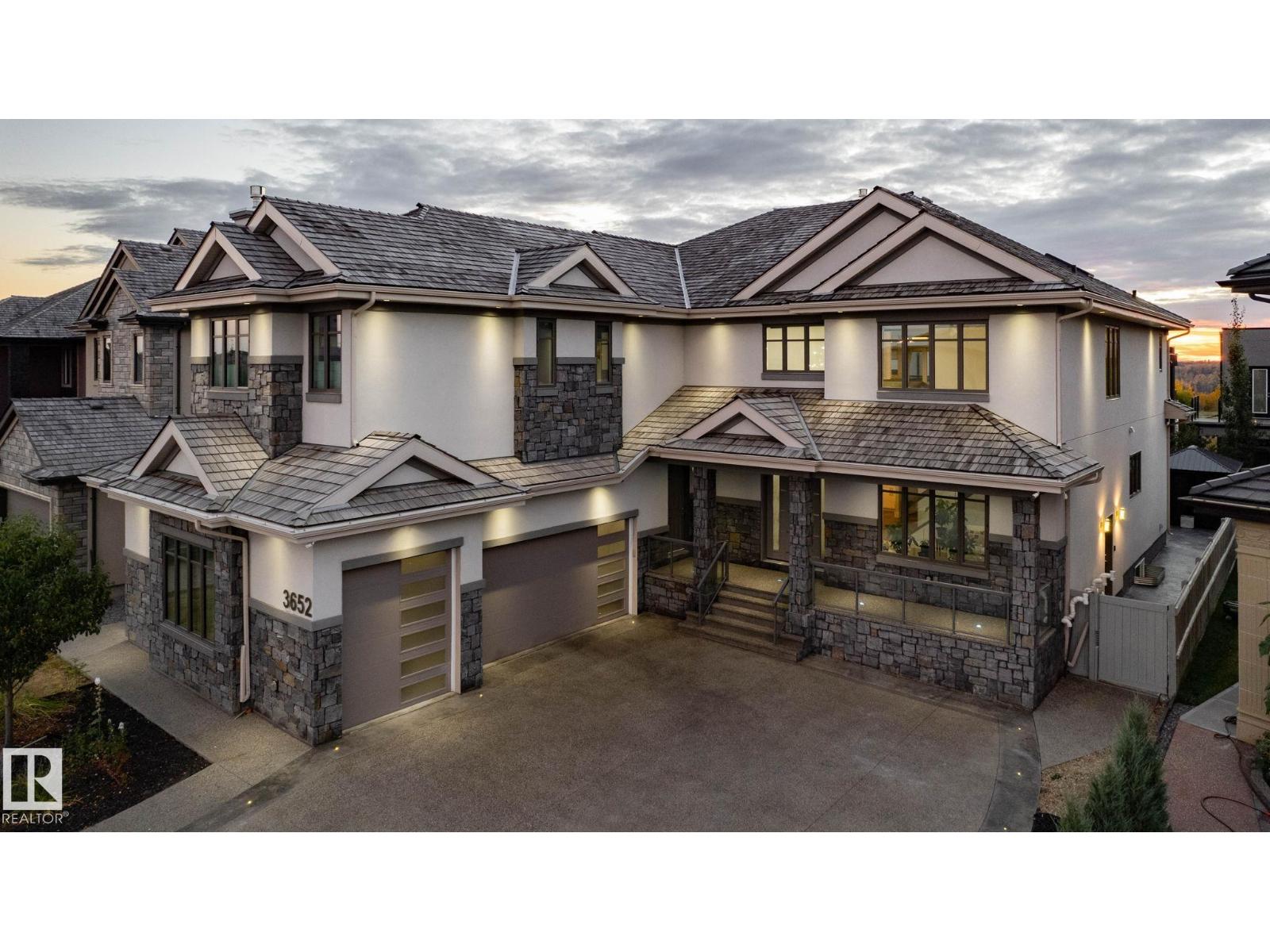 MLS® listing #30176542 for sale located at 3652 WESTCLIFF WY SW