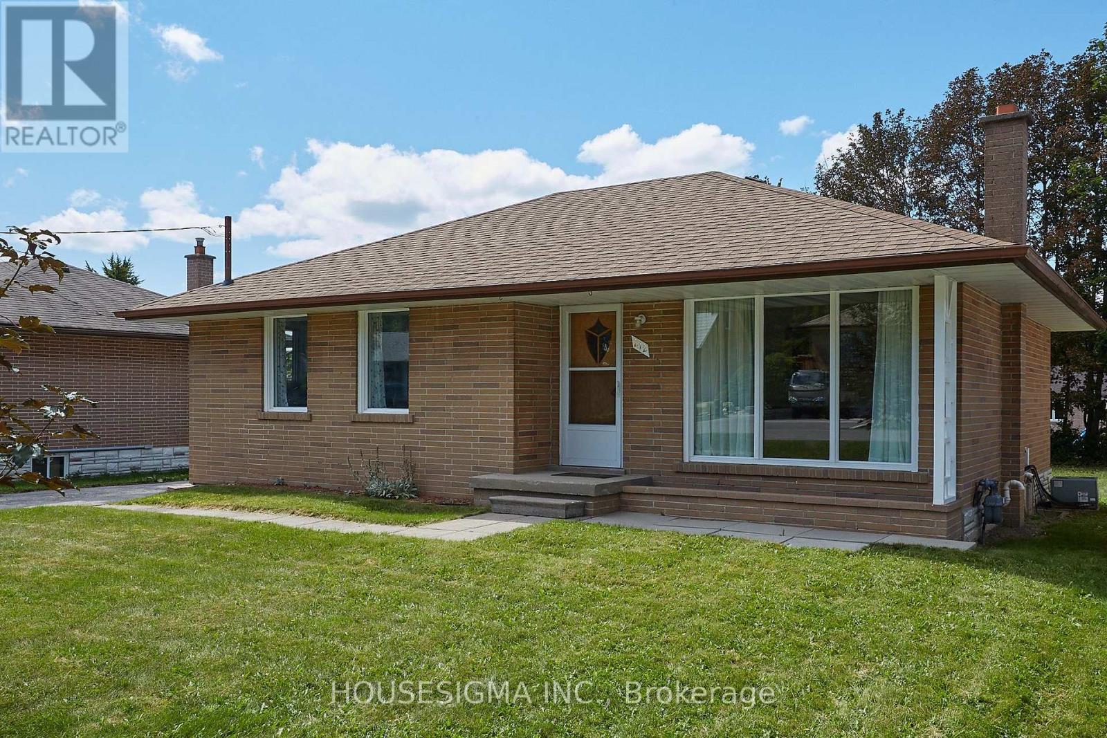 MLS® listing #30176903 for sale located at 212 HALLETT AVENUE