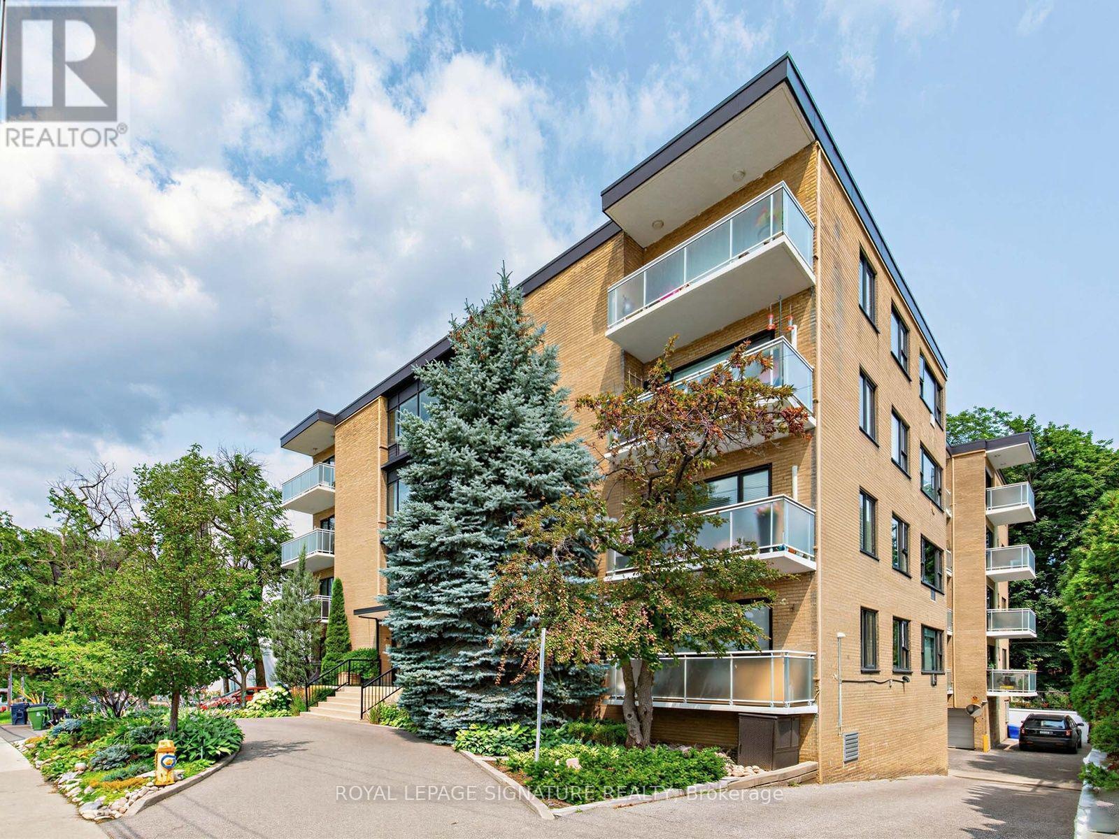 MLS® listing #30177264 for sale located at 106 - 1901 BAYVIEW AVENUE