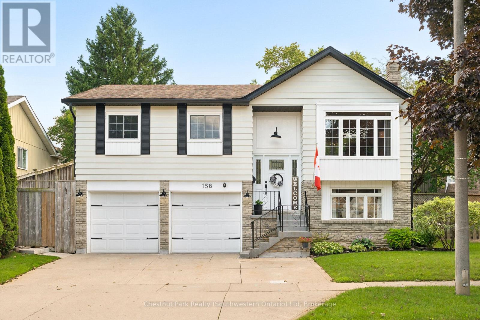 MLS® listing #30177615 for sale located at 158 AUTUMN HILL CRESCENT