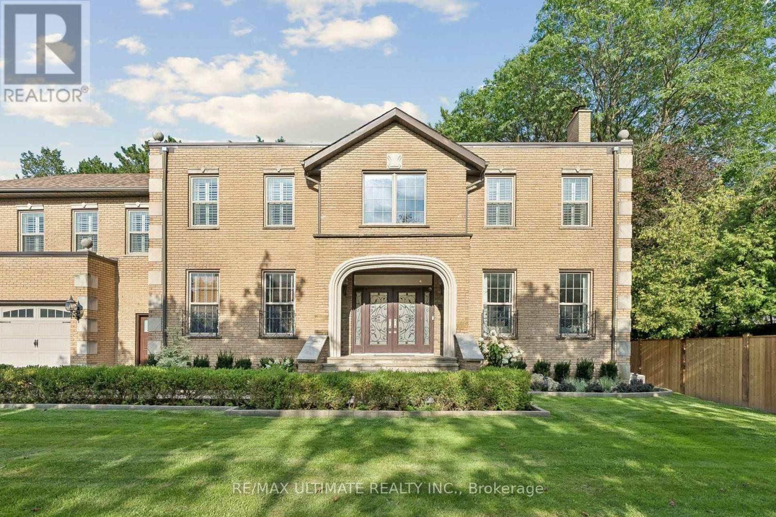 MLS® listing #30177873 for sale located at 1 VERSAILLES COURT