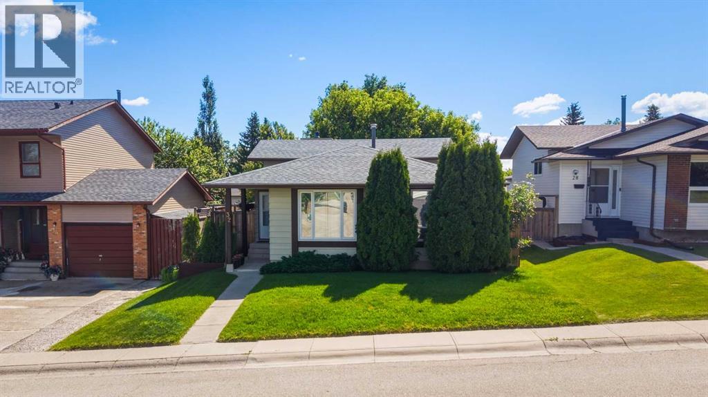 MLS® listing #30178229 for sale located at 32 Beddington Rise NE