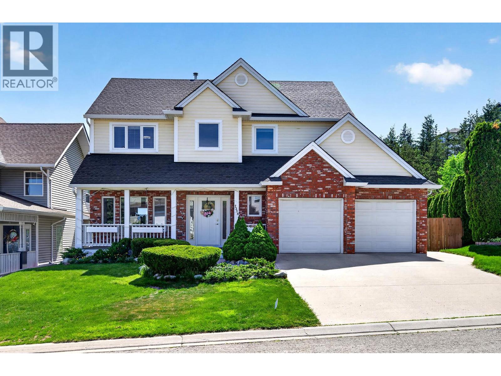 MLS® listing #30179591 for sale located at 2338 DUNROBIN Place
