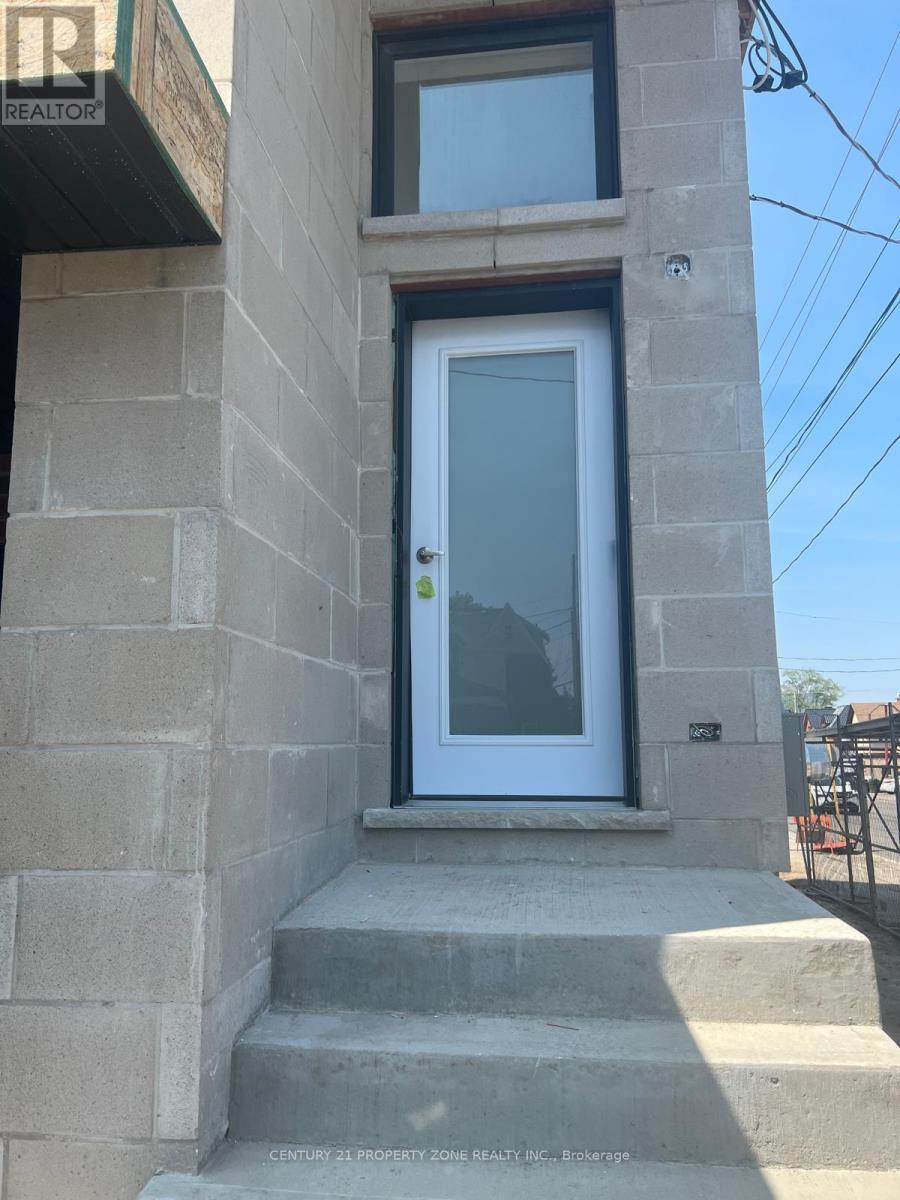MLS® listing #30180338 for sale located at 7 - 183 VICTORIA STREET