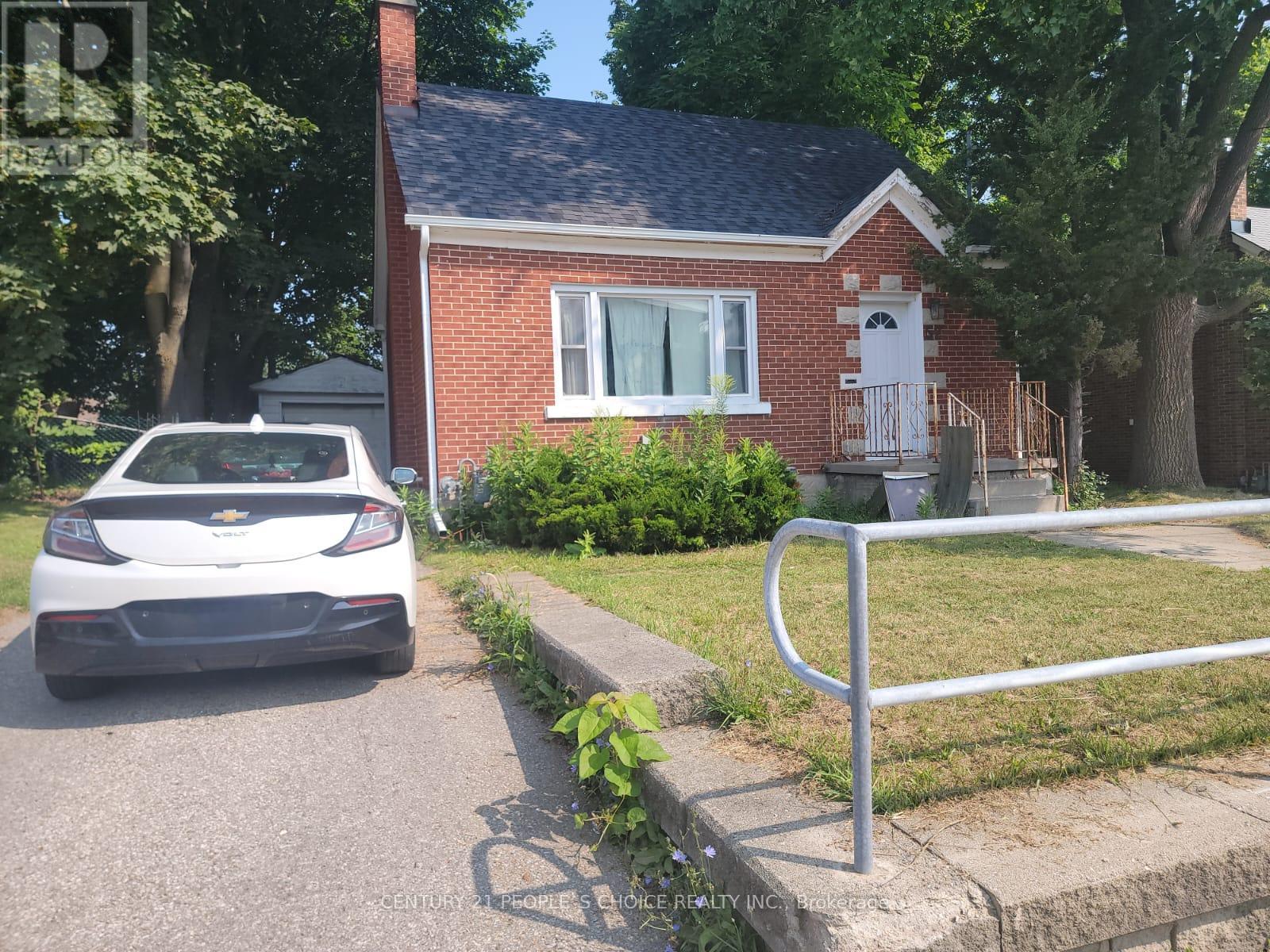 MLS® listing #30181945 for sale located at 52 COLUMBIA STREET W