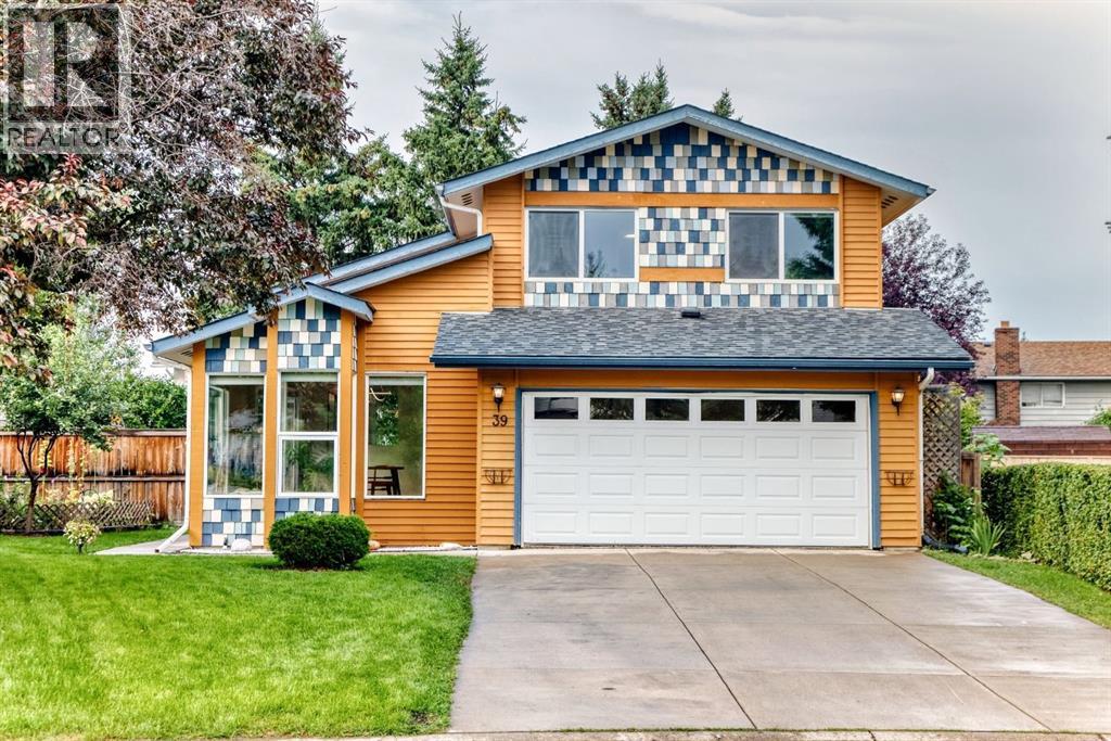 MLS® listing #30182156 for sale located at 39 Woodfield Crescent SW