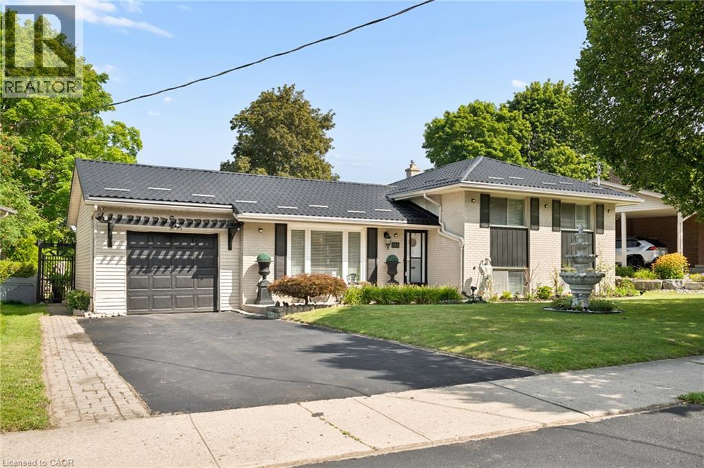 MLS® listing #30182967 for sale located at 285 STONYBROOK Drive