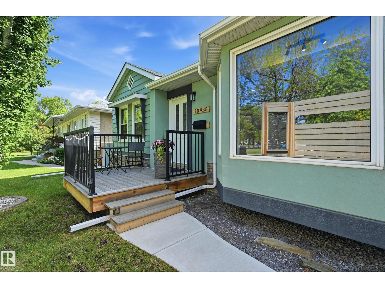 MLS® listing #30185328 for sale located at 10935 127 ST NW