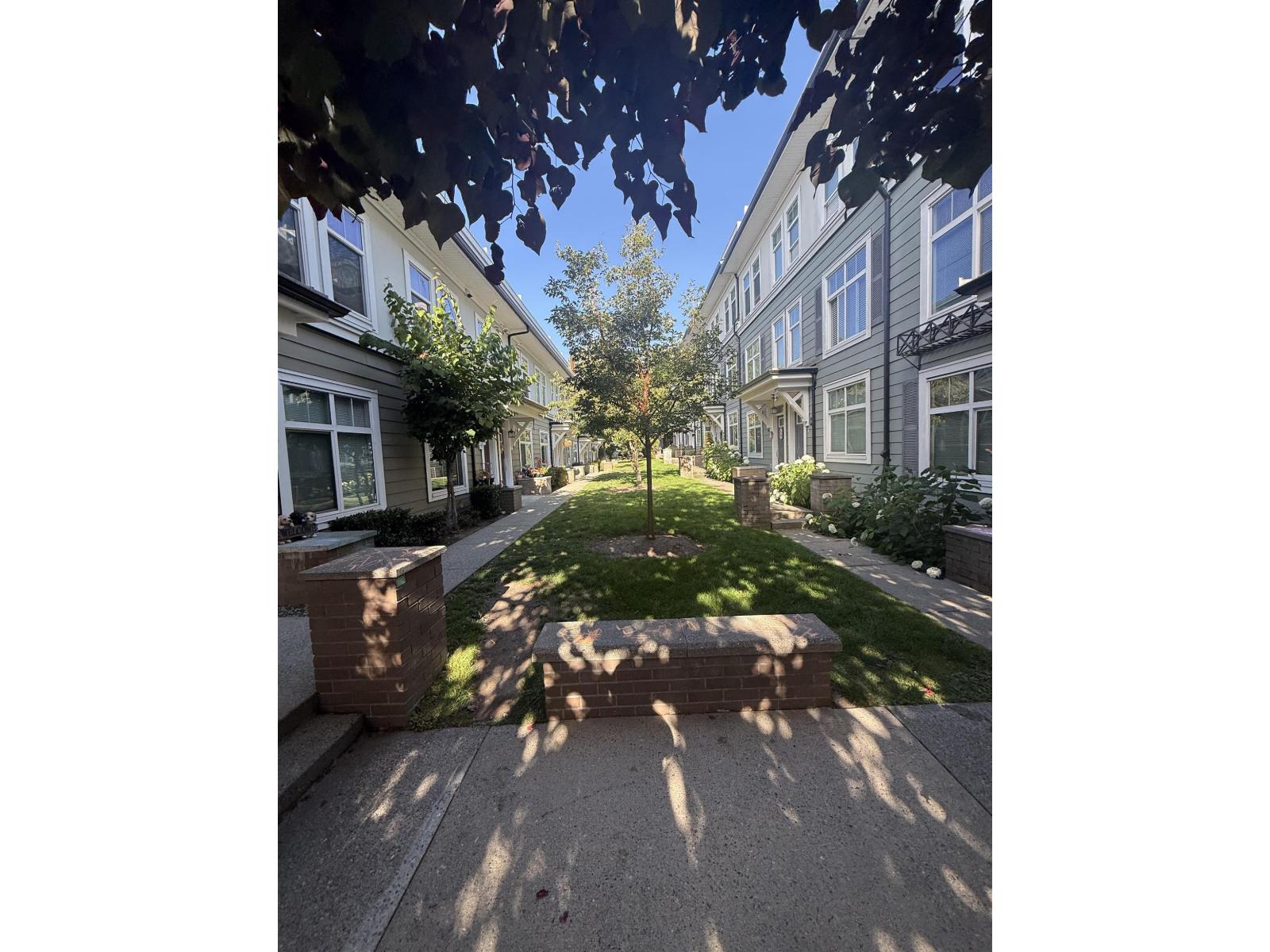 MLS® listing #30186715 for sale located at 70 15833 26 AVENUE