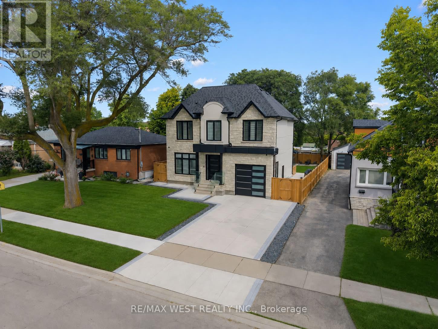 MLS® listing #30186736 for sale located at 46 GOLFDOWN DRIVE