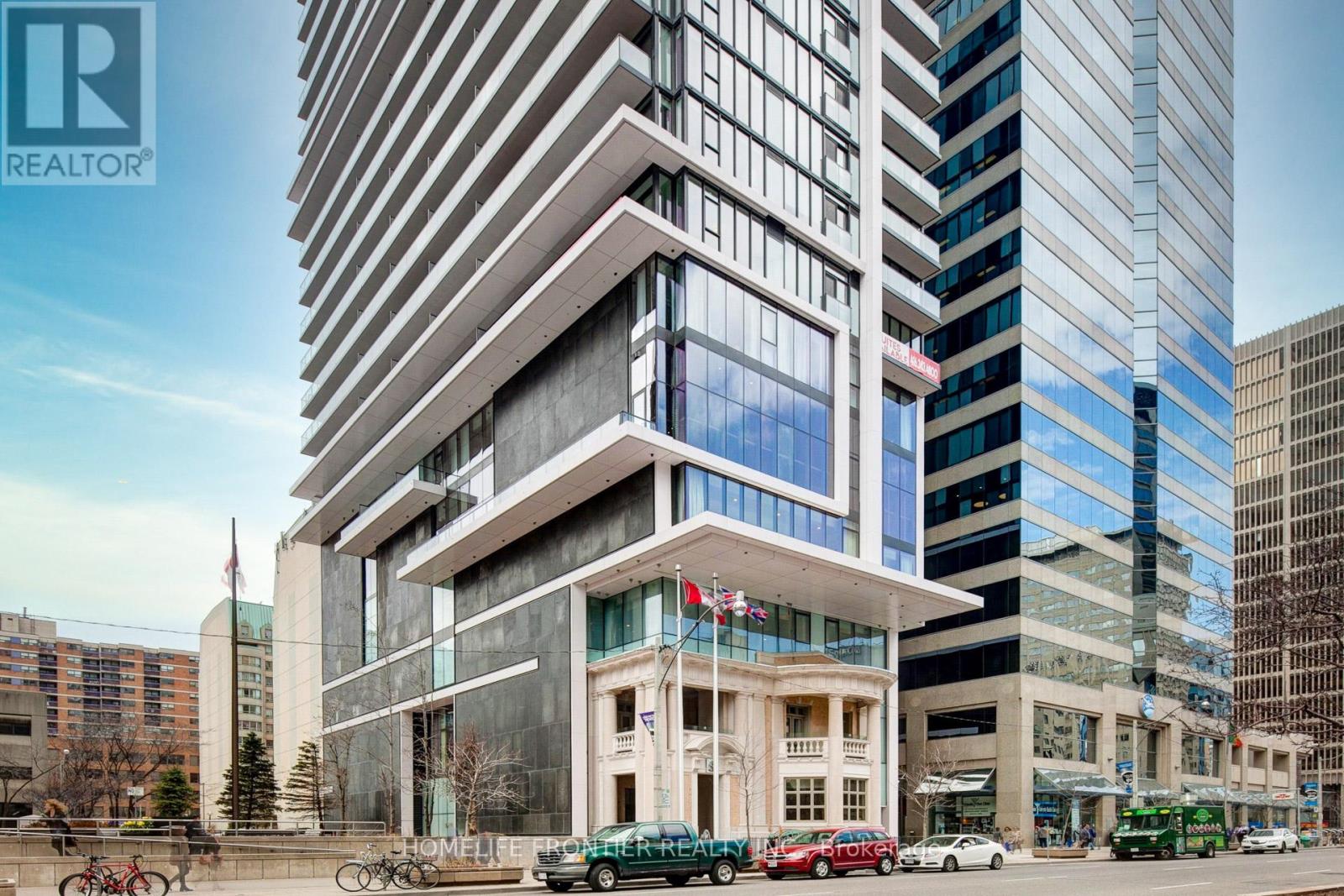 MLS® listing #30187201 for sale located at 1708 - 426 UNIVERSITY AVENUE