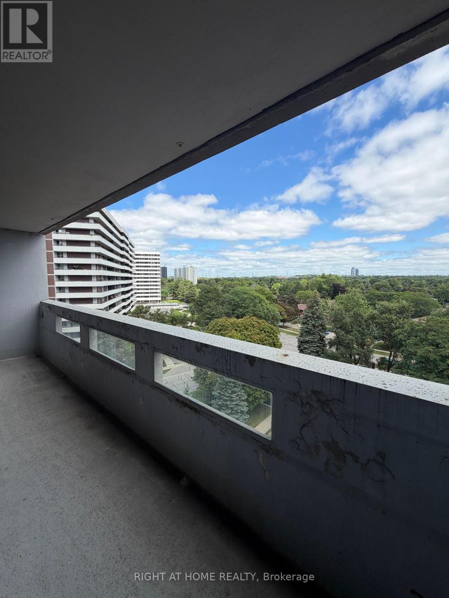 MLS® listing #30187388 for sale located at 802 - 60 INVERLOCHY BOULEVARD