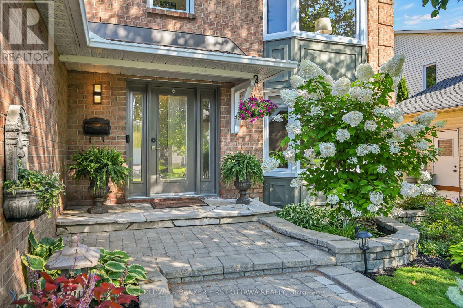 MLS® listing #30187554 for sale located at 605 BROOKRIDGE CRESCENT