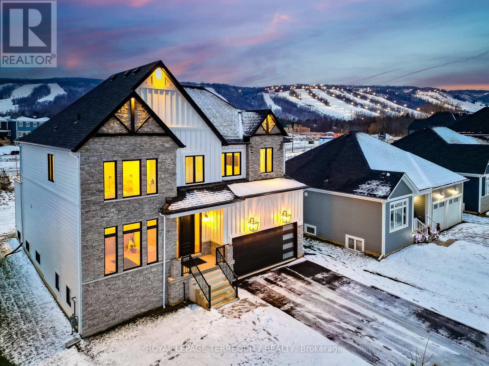 MLS® listing #30189175 for sale located at S/T - 109 STILLWATER CRESCENT