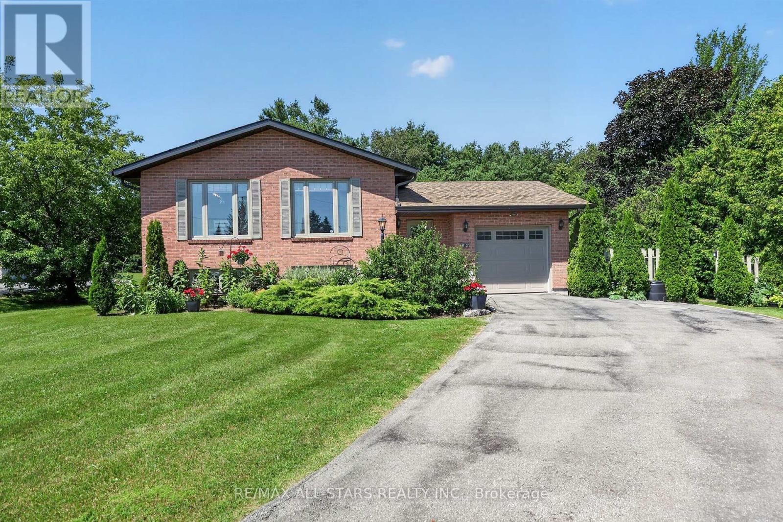 MLS® listing #30190420 for sale located at 6 GOLF COURT