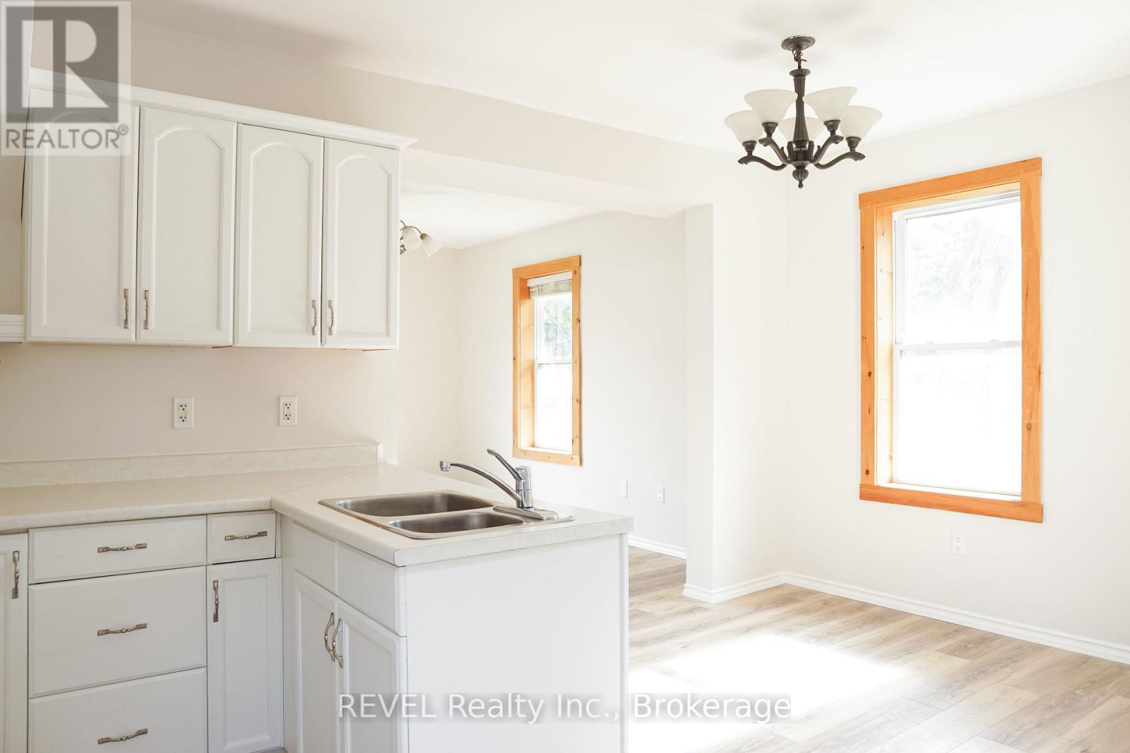 MLS® listing #30191182 for sale located at 387 GLENDALE AVENUE