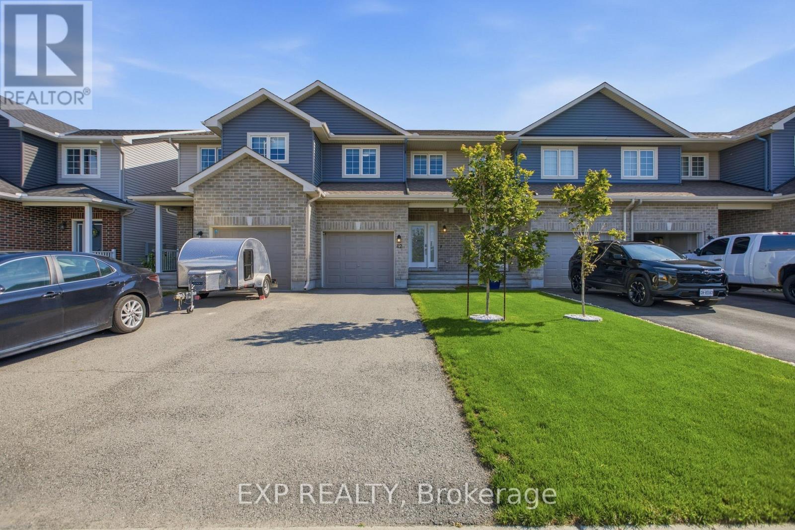 MLS® listing #30191310 for sale located at 42 VIMY RIDGE CRESCENT