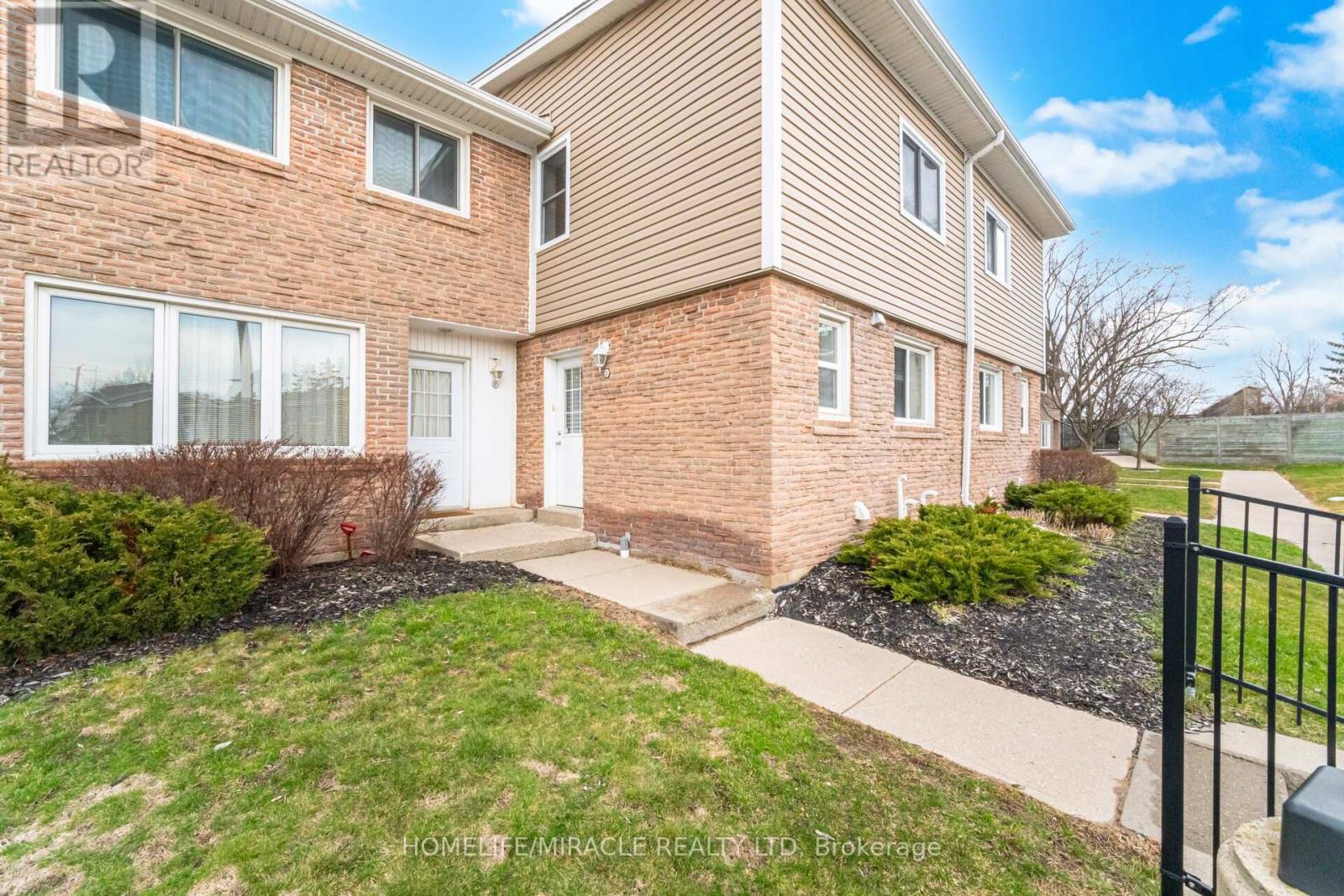 MLS® listing #30191388 for sale located at 20 - 50 WESTMOUNT ROAD