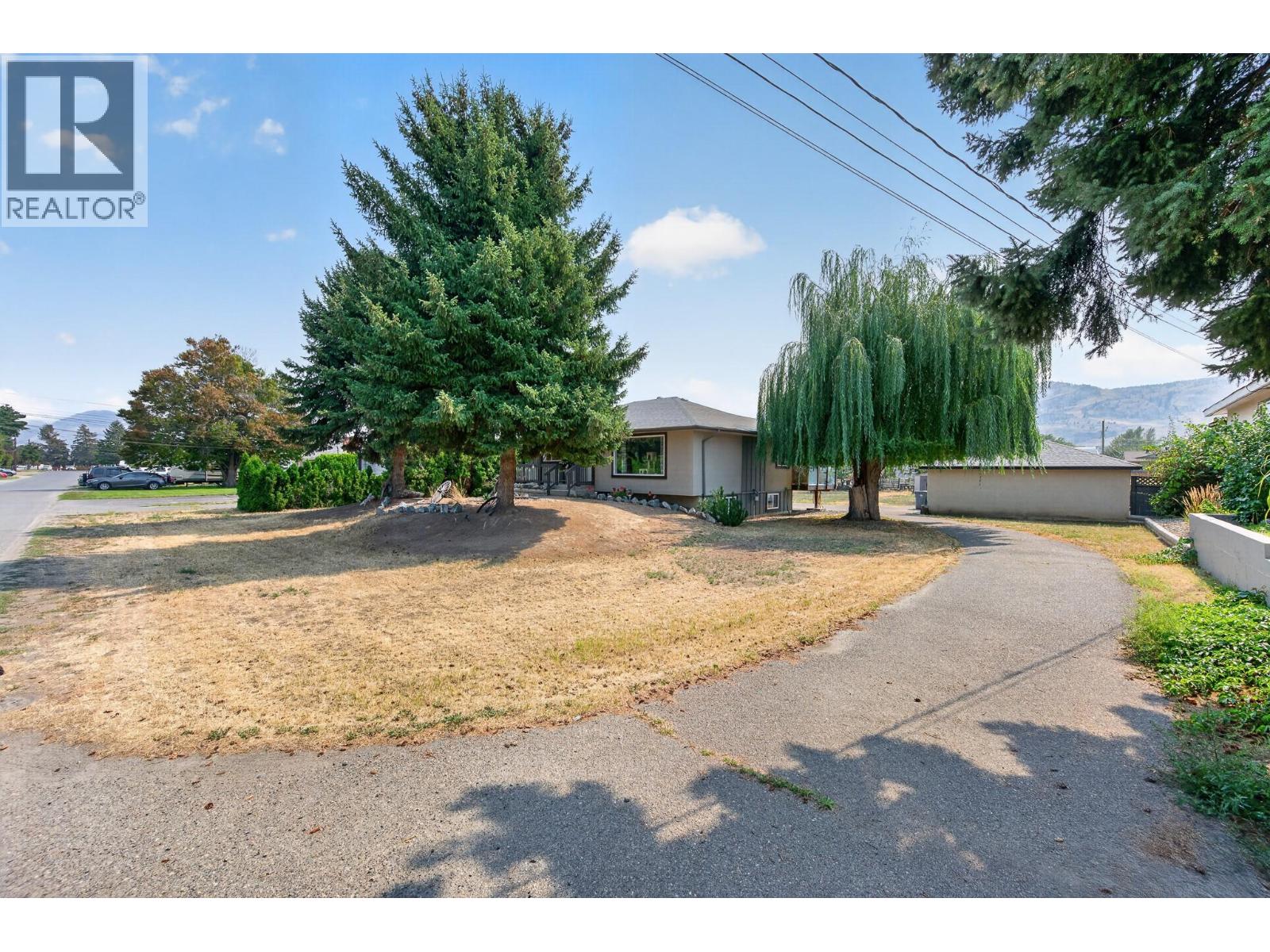 MLS® listing #30191924 for sale located at 2545 YOUNG Avenue