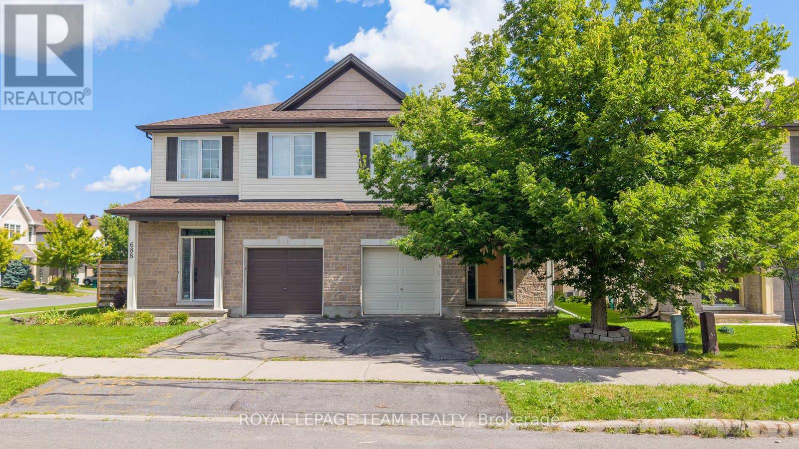 MLS® listing #30193338 for sale located at 686 WHITE ALDER AVENUE