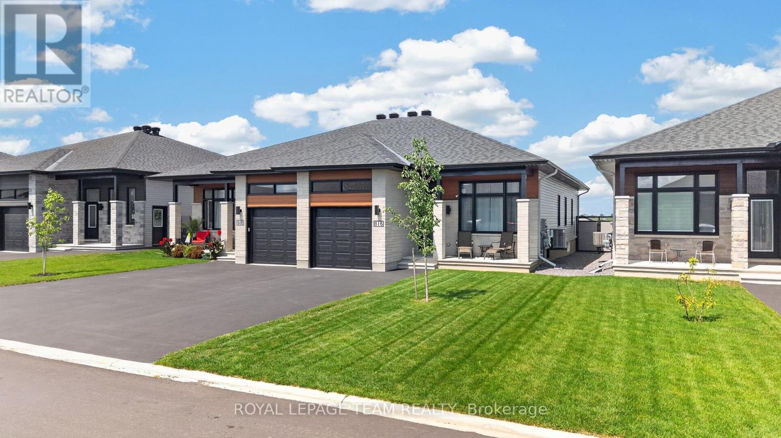 MLS® listing #30193339 for sale located at 816 NAMUR STREET