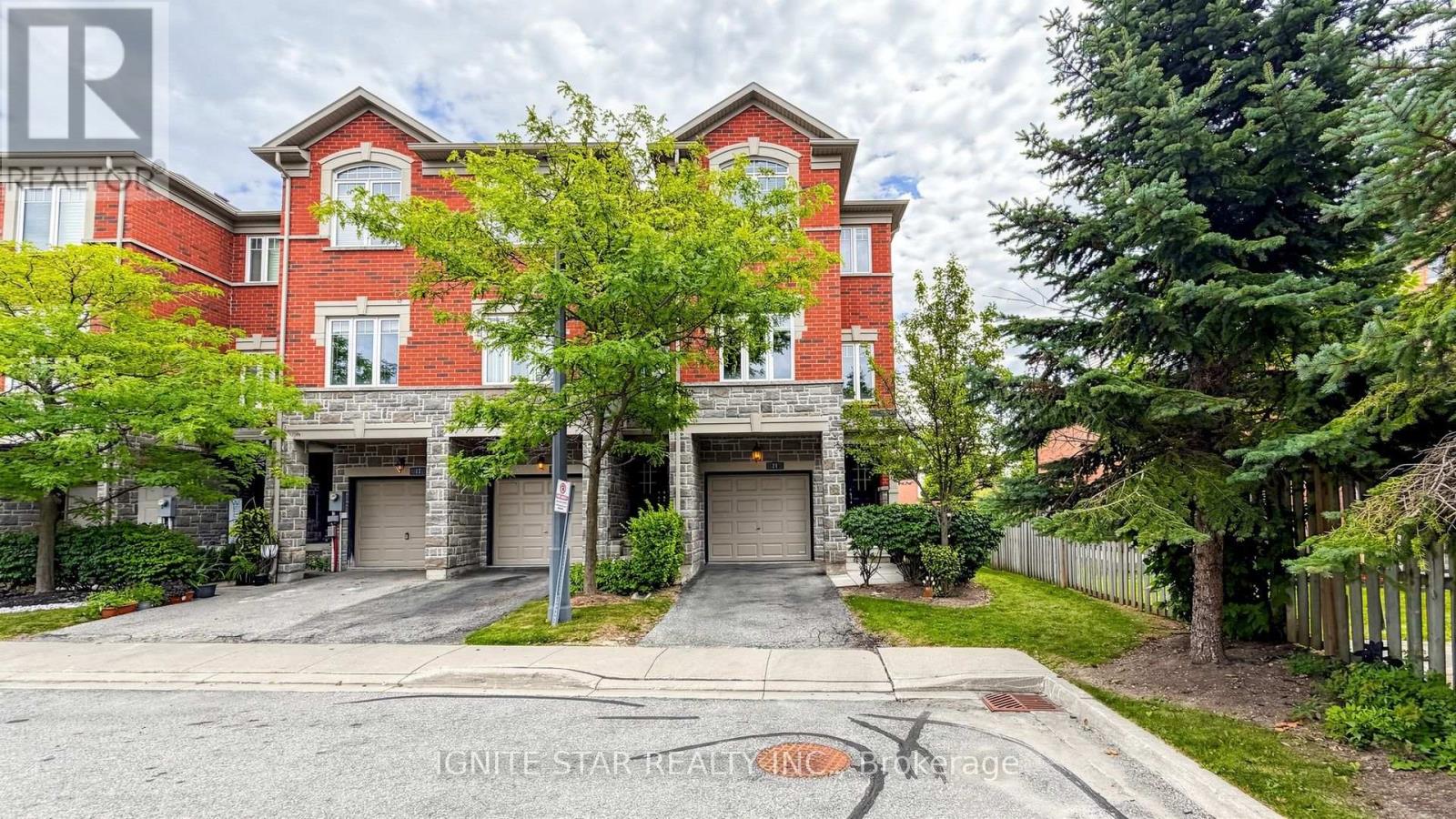 MLS® listing #30193358 for sale located at 21 - 2600 GLENGARRY ROAD